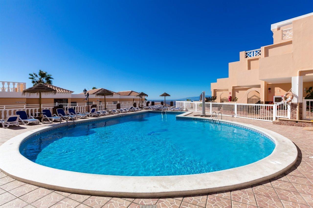 Paradise Court Aparthotel Адехе Экстерьер фото